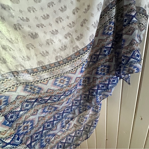 Sarong, lightweight wrap with elephant pattern. OS 39x70 inches - Picture 2 of 6